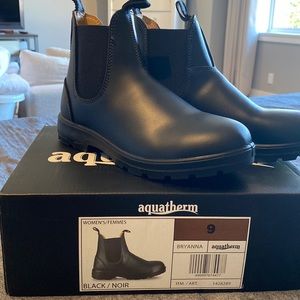 BNIB Aquatherm “Bryanna” waterproof leather Chelsea boots similar to Blundstones